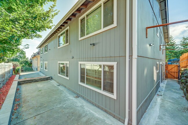 Building Photo - Updated 3BR Unit in Federal Way