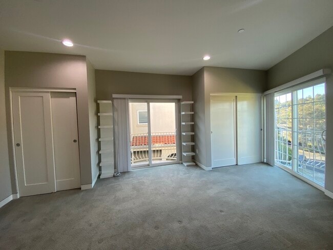 Building Photo - 2131 Carlmont Dr