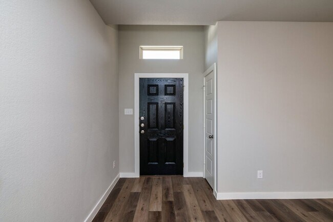 Building Photo - 744 Wheatfield Dr