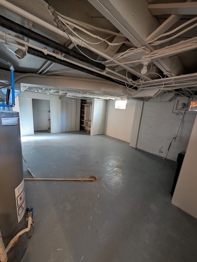 Building Photo - 225 N Main St