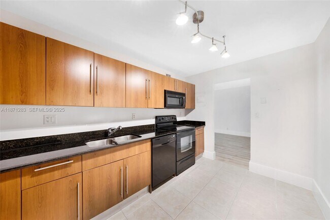 Building Photo - 3000 S Ocean Dr