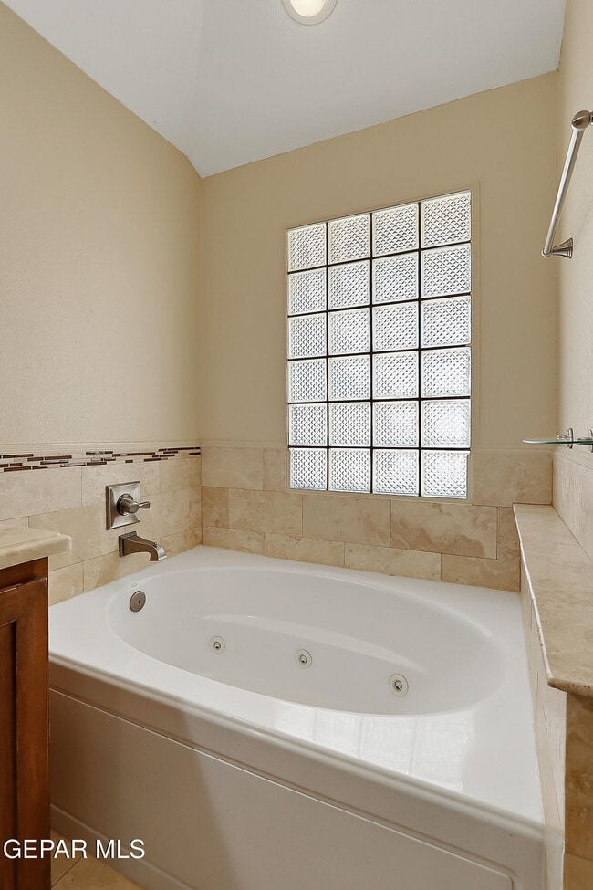 Building Photo - 6839 Pasatiempo Cir