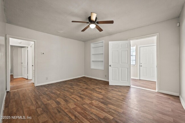 Building Photo - 1066 W 13th St