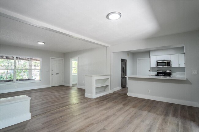 Building Photo - 1691 NE 143rd St
