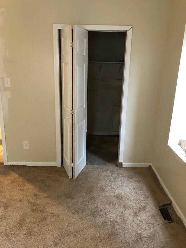 Building Photo - 5962 Oakherst Plz