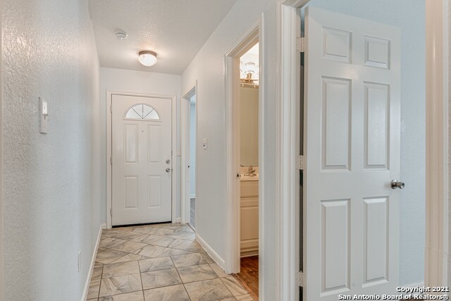 Building Photo - 11243 Country Canyon