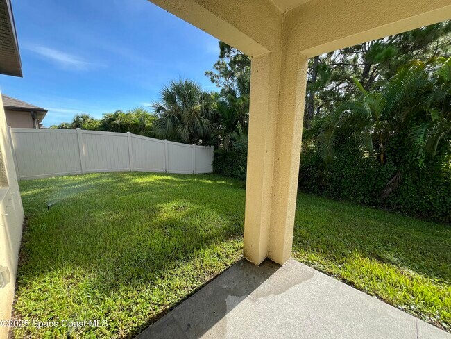 Building Photo - 7459 Tourmaline Dr