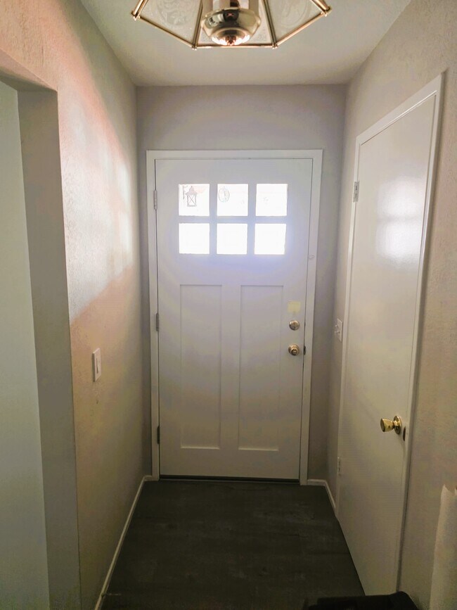 Building Photo - 2493 Los Feliz Dr