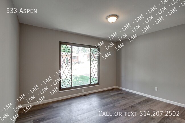 Building Photo - 533 Aspen Dr