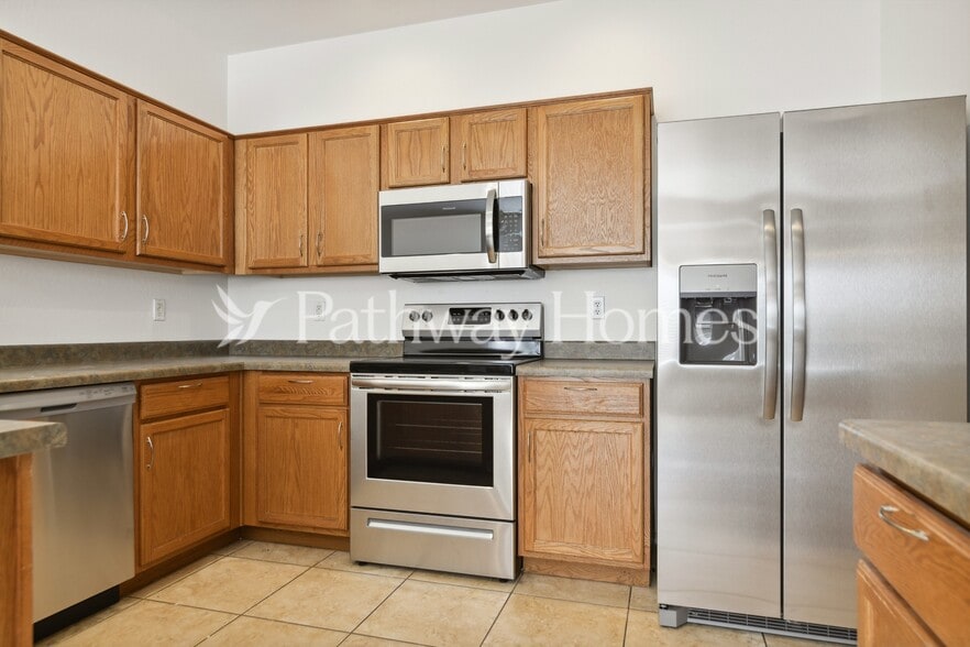 Building Photo - 15046 N 172nd Ln