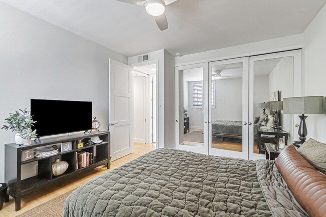 Building Photo - Top-Floor Corner Condo Near Downtown Palo ...