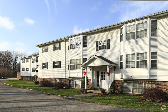 Building Photo - Carriage Hill Apartments