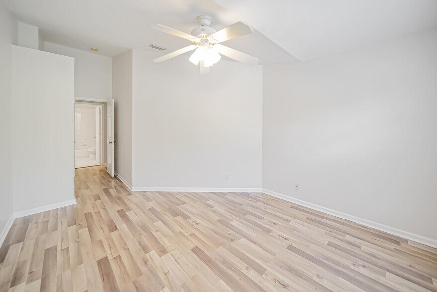 Building Photo - 9755 Porta Leona Ln