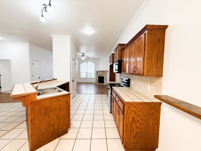 Building Photo - 3 Bed - 2 Bath - 2 Car Garage in OKC! FULL...