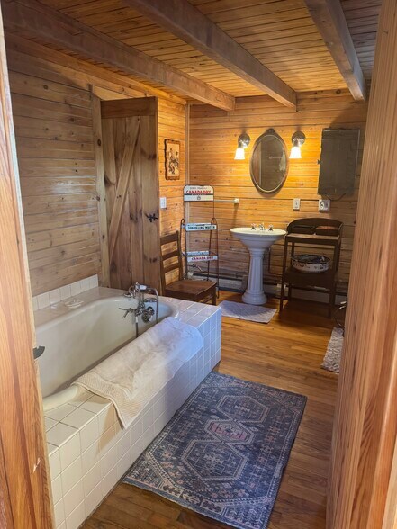 Building Photo - 3 Meadow St