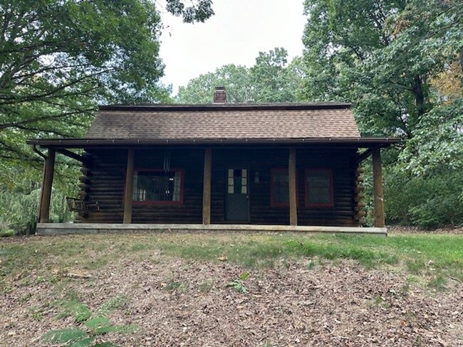 Building Photo - Country Charmer-4 Bedroom Log Home