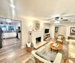 Building Photo - Beautiful 4 bed/3 bath home on large corne...