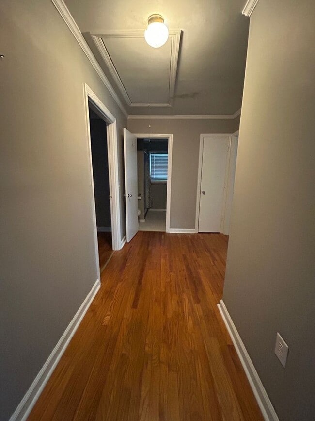 Building Photo - Beautiful updated 4 Bedroom, 3 Bath Ranch ...