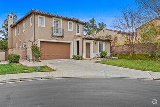 Building Photo - Charming 4 bedroom 3 Bathroom