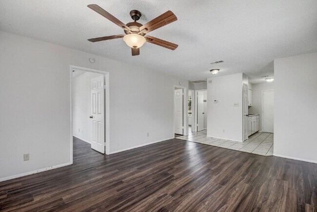 Building Photo - 4806 Russet Hill Dr