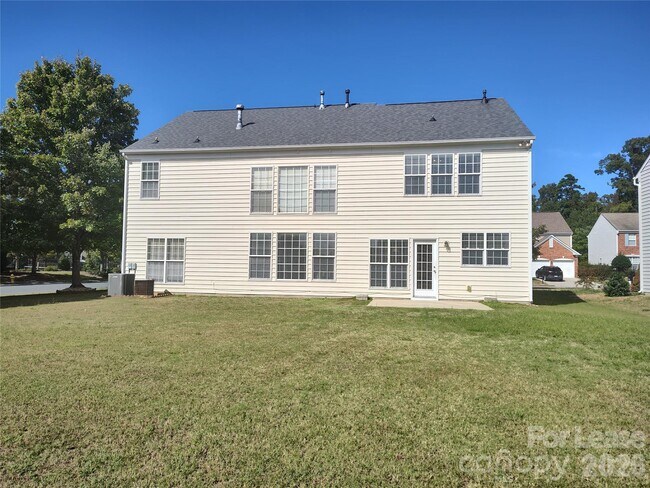 Building Photo - 10804 Fountaingrove Dr