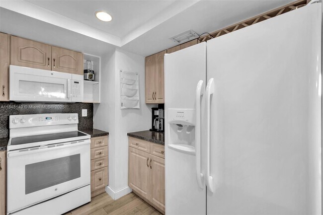 Building Photo - 10611 SW 113th Pl