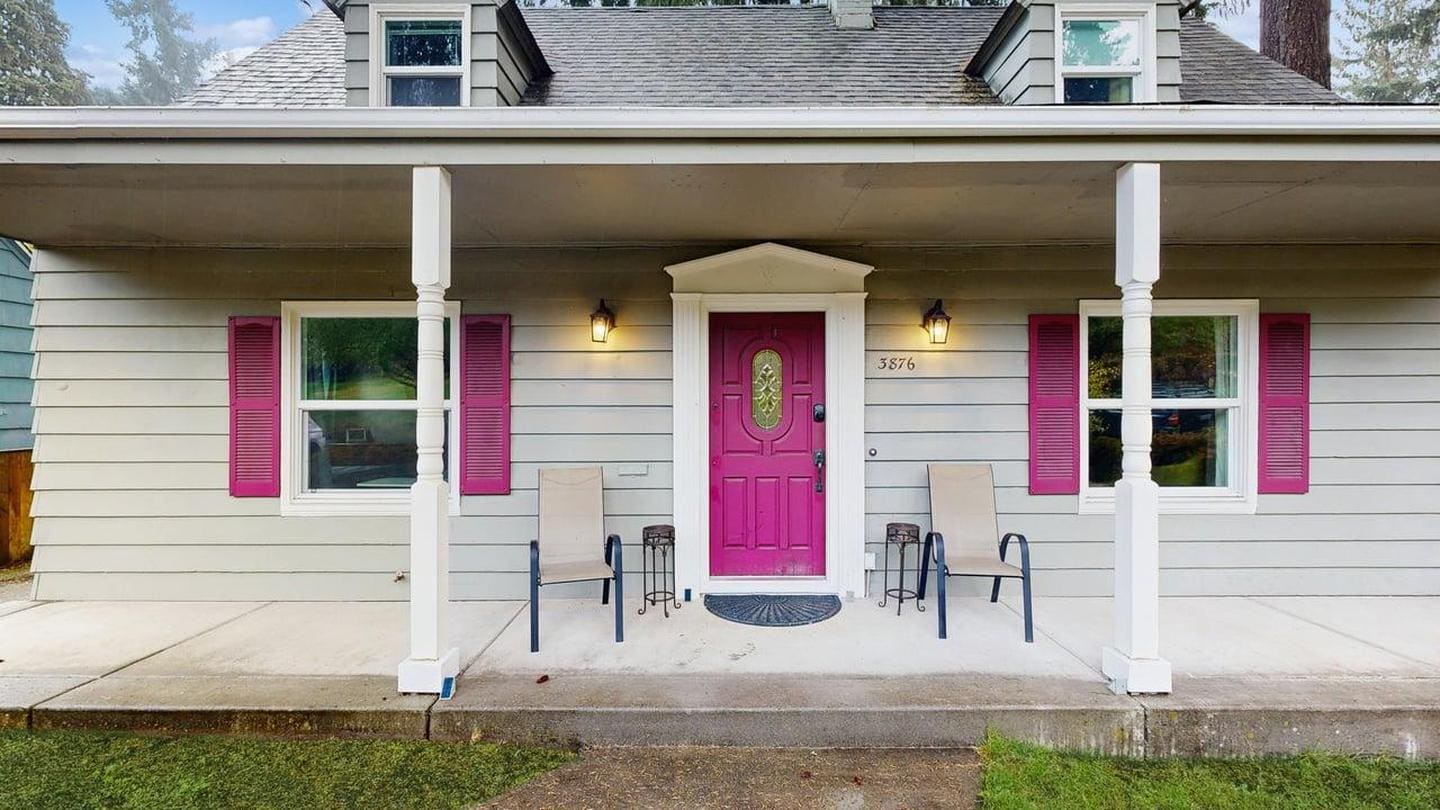 Building Photo - Cozy home with fenced yard and hot tub in NE Portland