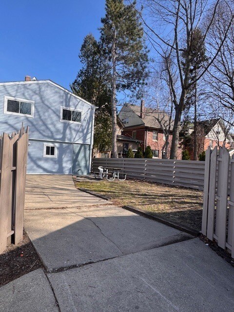 Building Photo - 1846 Wesley Ave