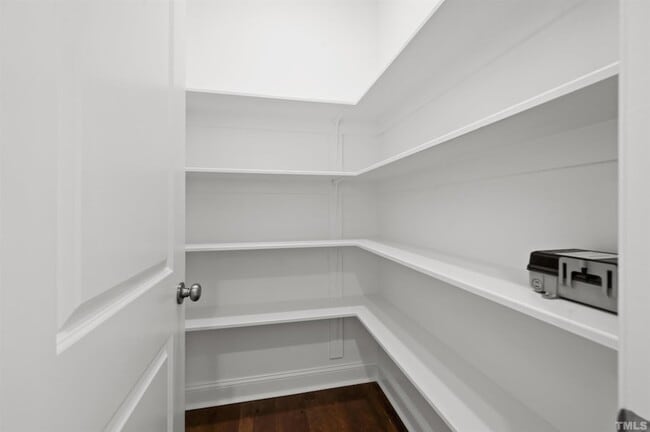 Building Photo - 2917 Early Planting Ave