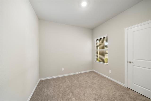 Building Photo - 704 Hemingway Ln