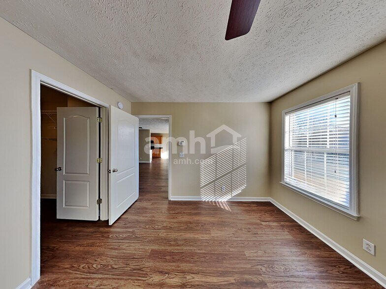 Building Photo - 803 Buckhaven Dr