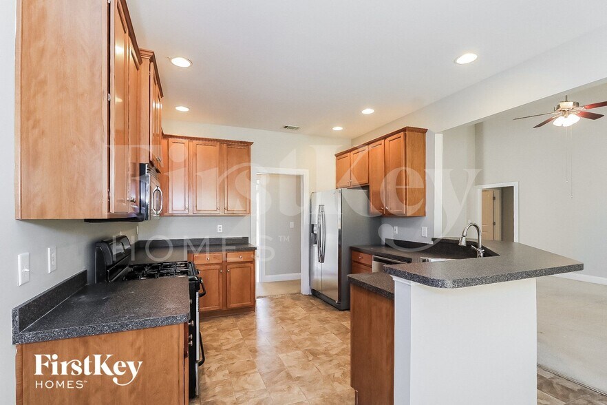 Building Photo - 52 Sweetwater Bridge Cir