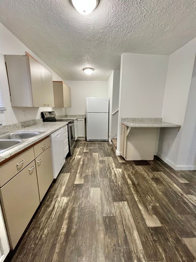 Building Photo - Affordable 3 Bed/1.5 Bath Near Downtown!