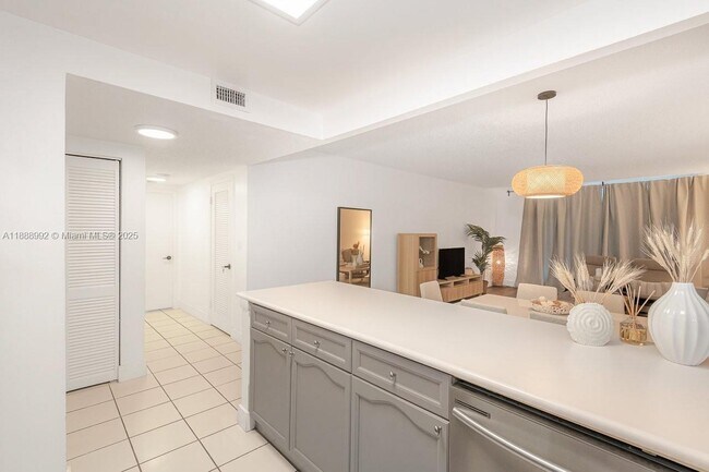Building Photo - 2301 Collins Ave