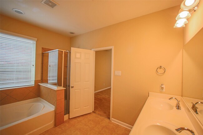 Building Photo - 24030 Buffalo Cove Ln