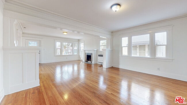 Building Photo - 1436 S Norton Ave