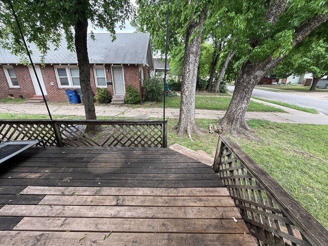 Building Photo - Tulsa One Bedroom Water and Trash Included