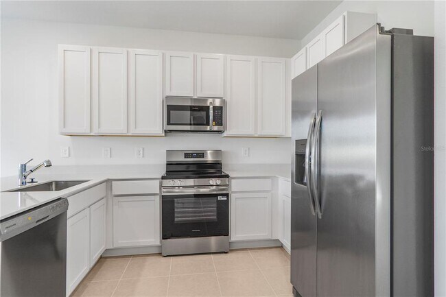 Building Photo - 2743 Skyline Lp