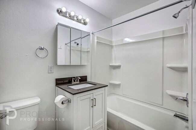 Building Photo - Apartment for Rent in Downtown Silt