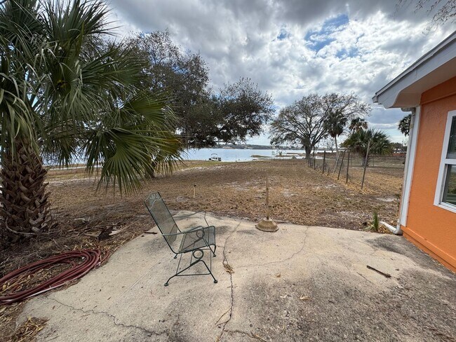 Building Photo - 624 N Crooked Lake Dr