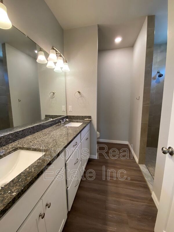 Building Photo - 2497 Cortland Ave