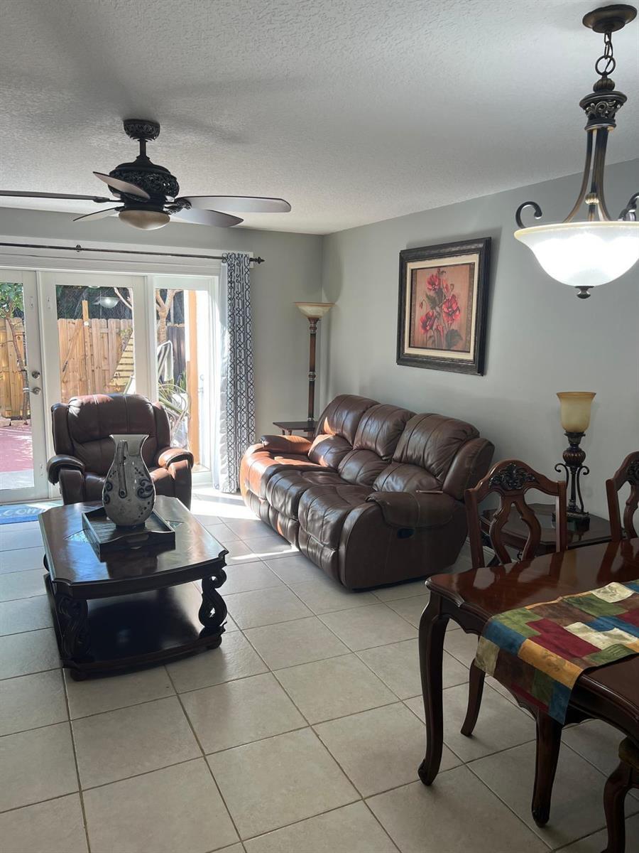 Building Photo - 1602 Lakeview Dr W