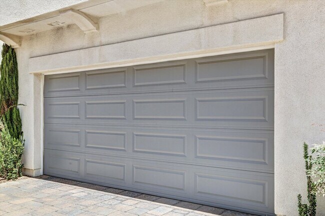 Building Photo - 2215 Antonio Dr