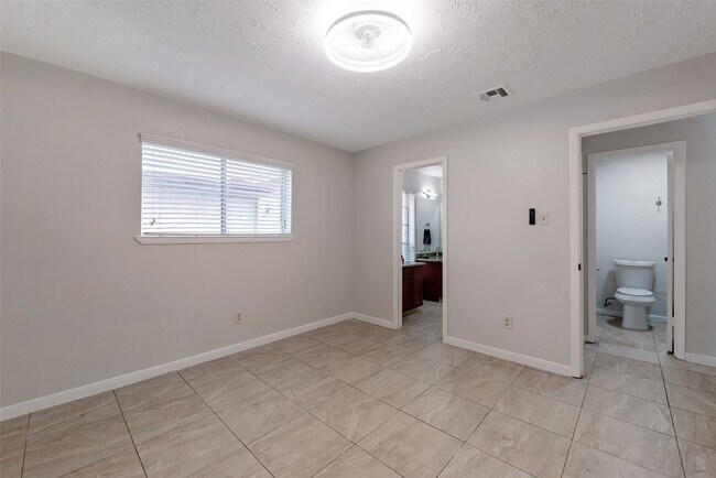 Building Photo - 16419 Lost Quail Dr
