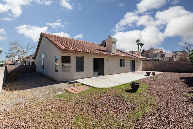 Building Photo - 121 Hanover Dr