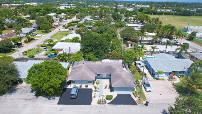 Building Photo - 2504 Oceanview Ave