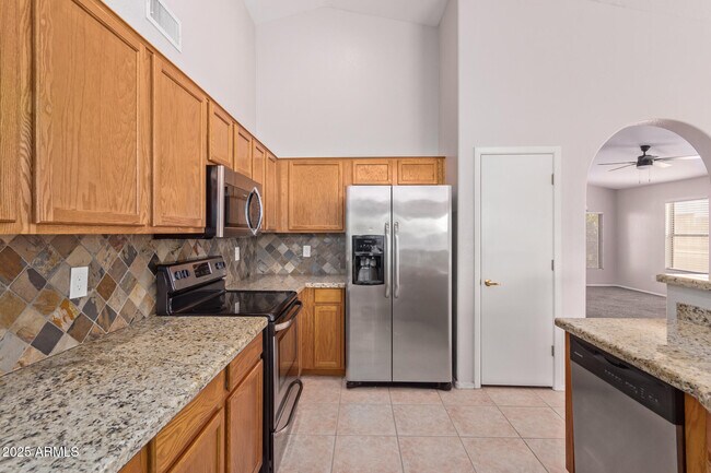 Building Photo - 208 E Devon Dr