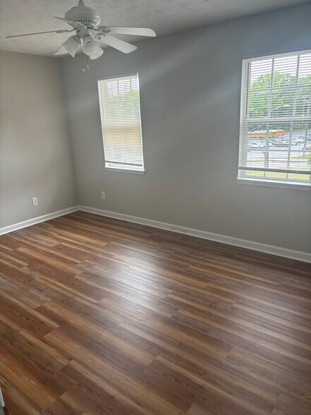 Building Photo - 231B Maple St