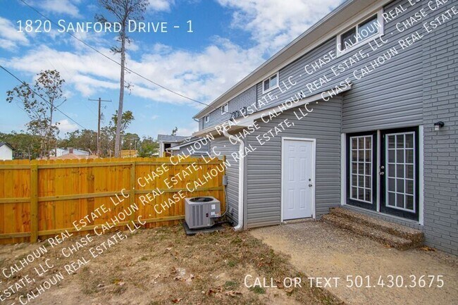 Building Photo - 1820 Sanford Dr