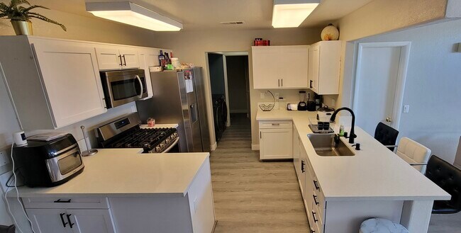 Building Photo - 6928 Oyster Shell Dr